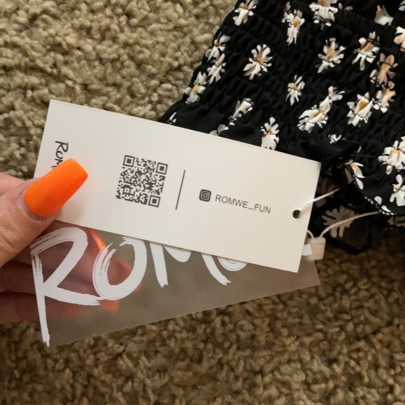 ROMWE new floral wrap crop top - Picture 3 of 3